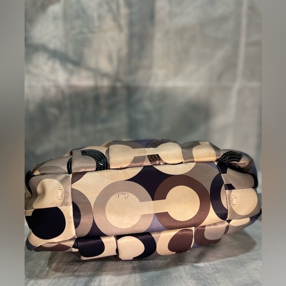 Coach Madison Graphic Op Art Bag - Picture 6 of 13